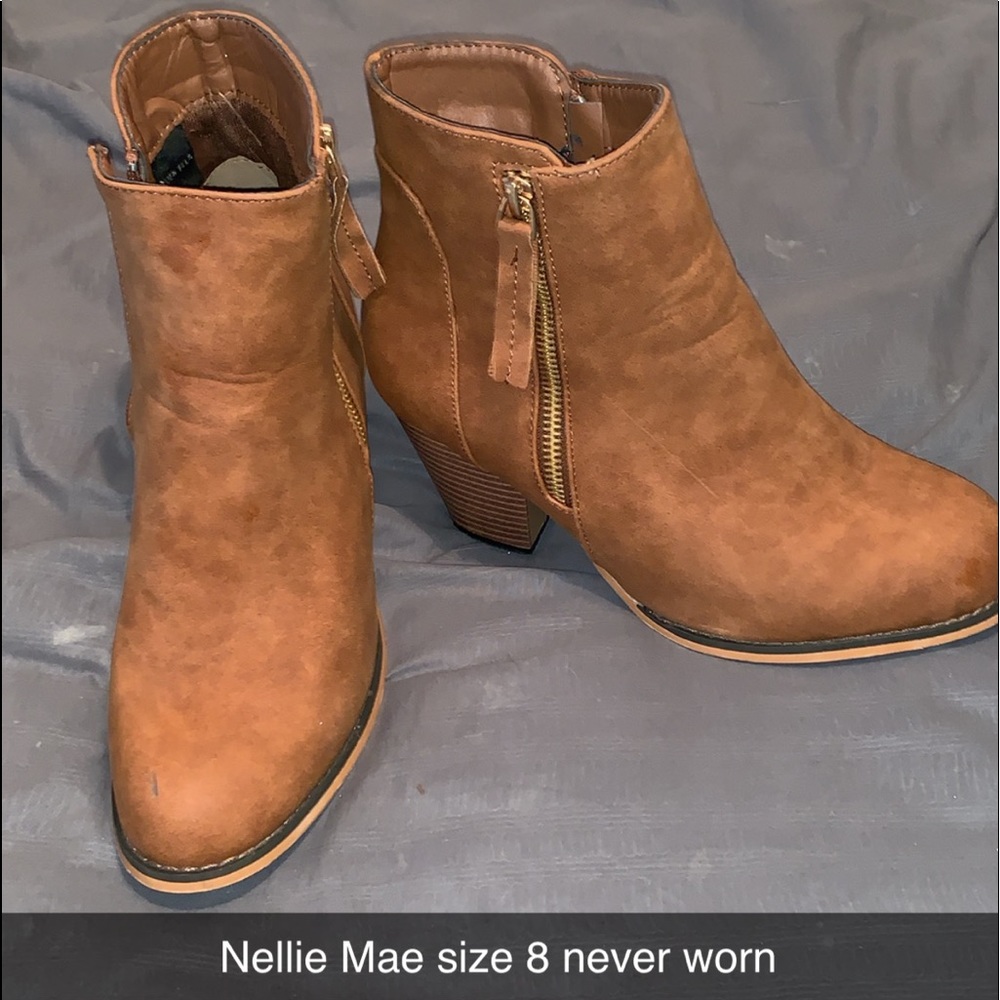 Women’s clothes/shoes